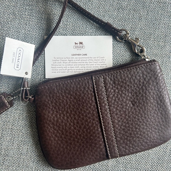 Coach Pebbled Leather Small Wristlet Mahogany F-42389 - Picture 4 of 9
